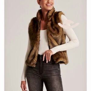 Abercrombie & Fitch faux Fur Vest ultra